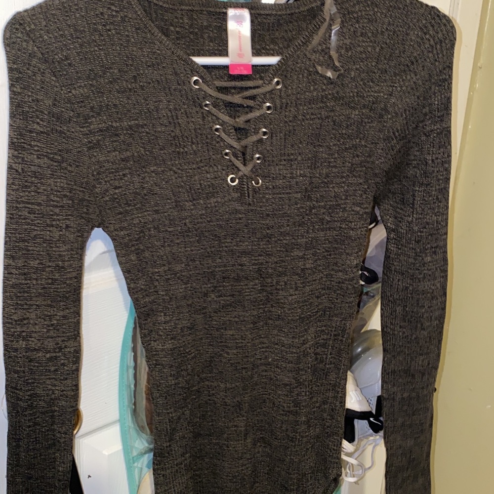 Crisscrossed Tight Fitted Long Sleeve